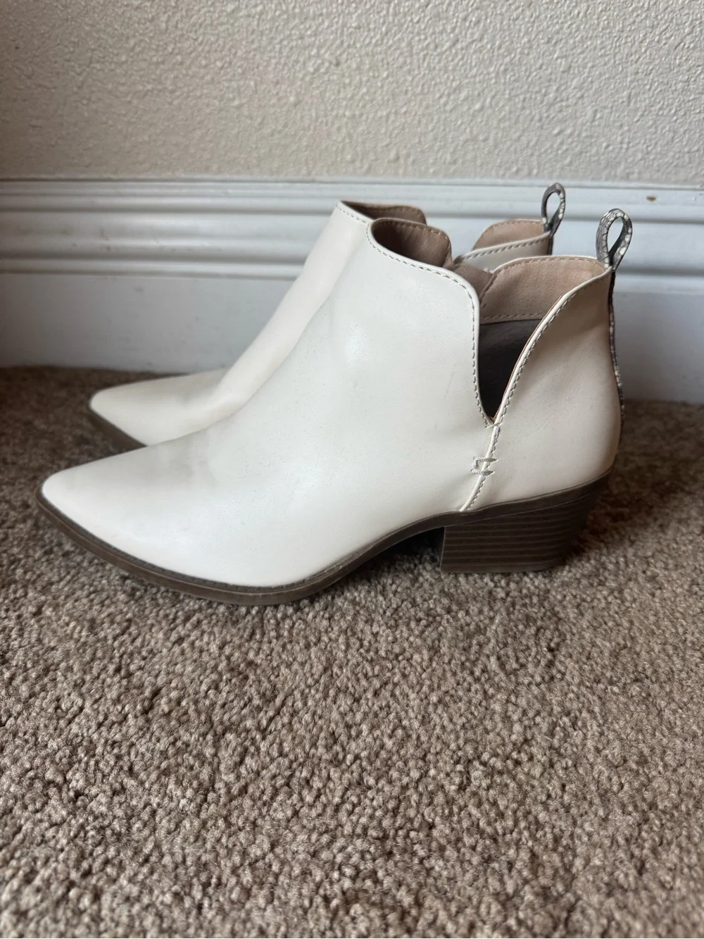 Time and Tru Women's White Pointed Chelsea Ankle Boots